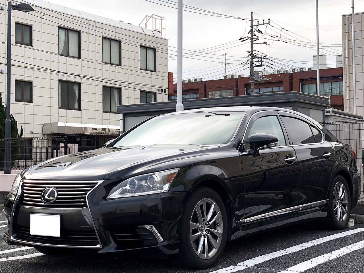 金融車レクサス LS460 バージョンL（4WD）