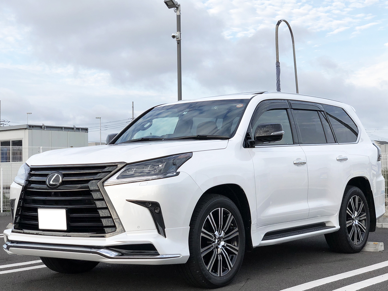 金融車レクサス LX570 モデリスタ